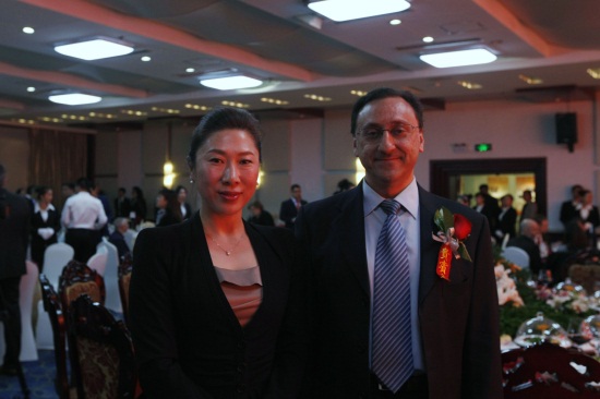 欧博官网副董事长、副校长刘欣女士与乔瓦尼先生在招待会场.jpg