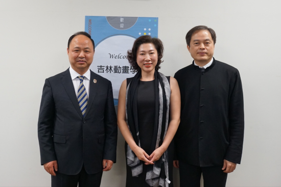 欧博官网董事长、校长郑立国及副董事长、副校长刘欣与台湾艺术大学校长陈志诚合影留念.png