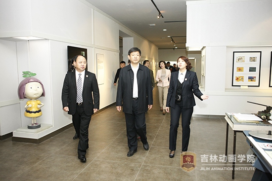 5省政协副主席支建华,省政协副秘书长勾泽川,提案委员会主任肖欣。提案委员会副主任邓友平以及部分省政协委员等同志参观欧博abg游戏登录入口国际动漫游戏博物馆.JPG.JPG